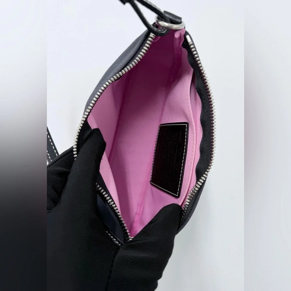 Coach Vintage Black Signature Canvas Shoulder Bag Y2K Pink Interior Style 7769